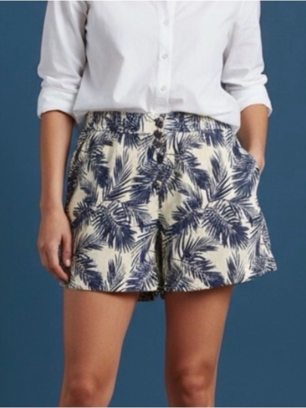 Panama Jack Shorts. Linen Blend. Cream/Navy Blue Tropical Print. Flattering! (L)